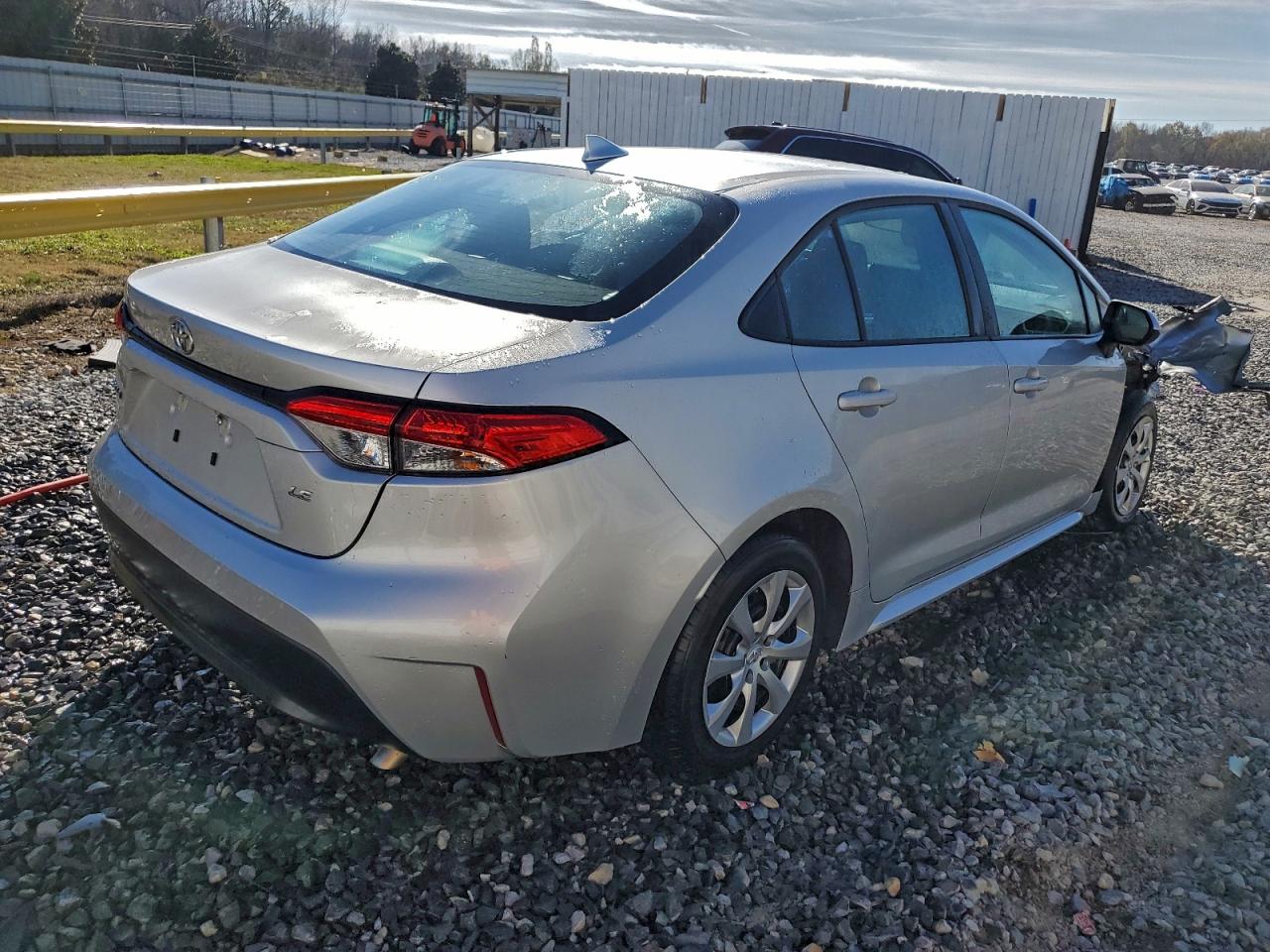 2025 TOYOTA COROLLA LE photo 3