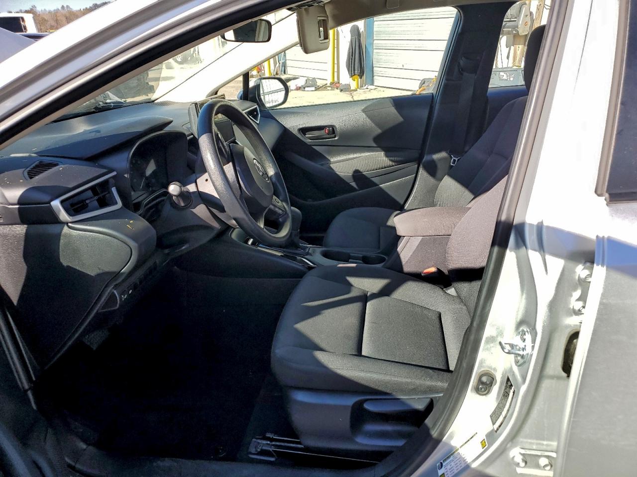 2025 TOYOTA COROLLA LE photo 7