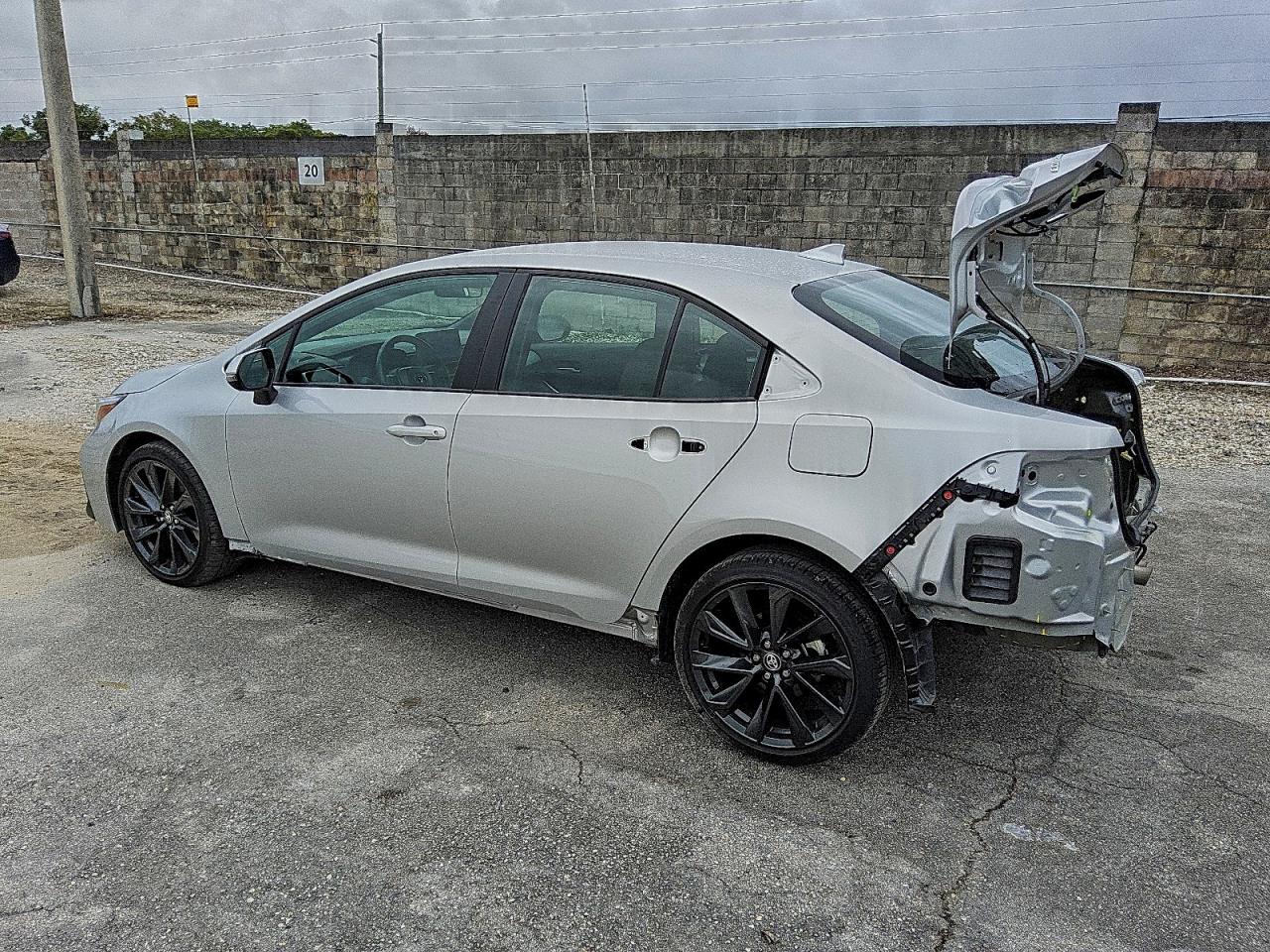 2025 TOYOTA COROLLA SE photo 2
