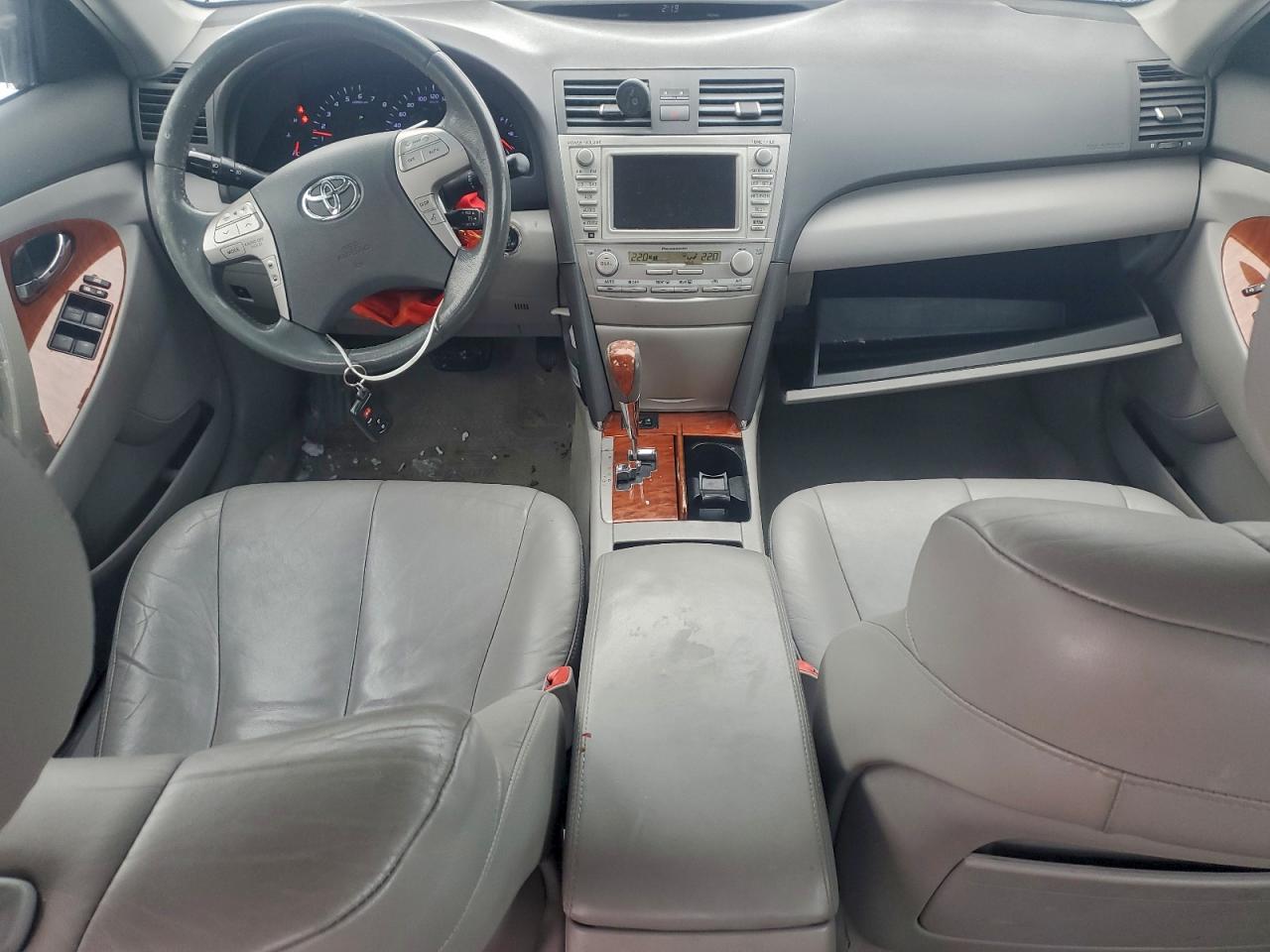 2011 TOYOTA CAMRY BASE photo 22
