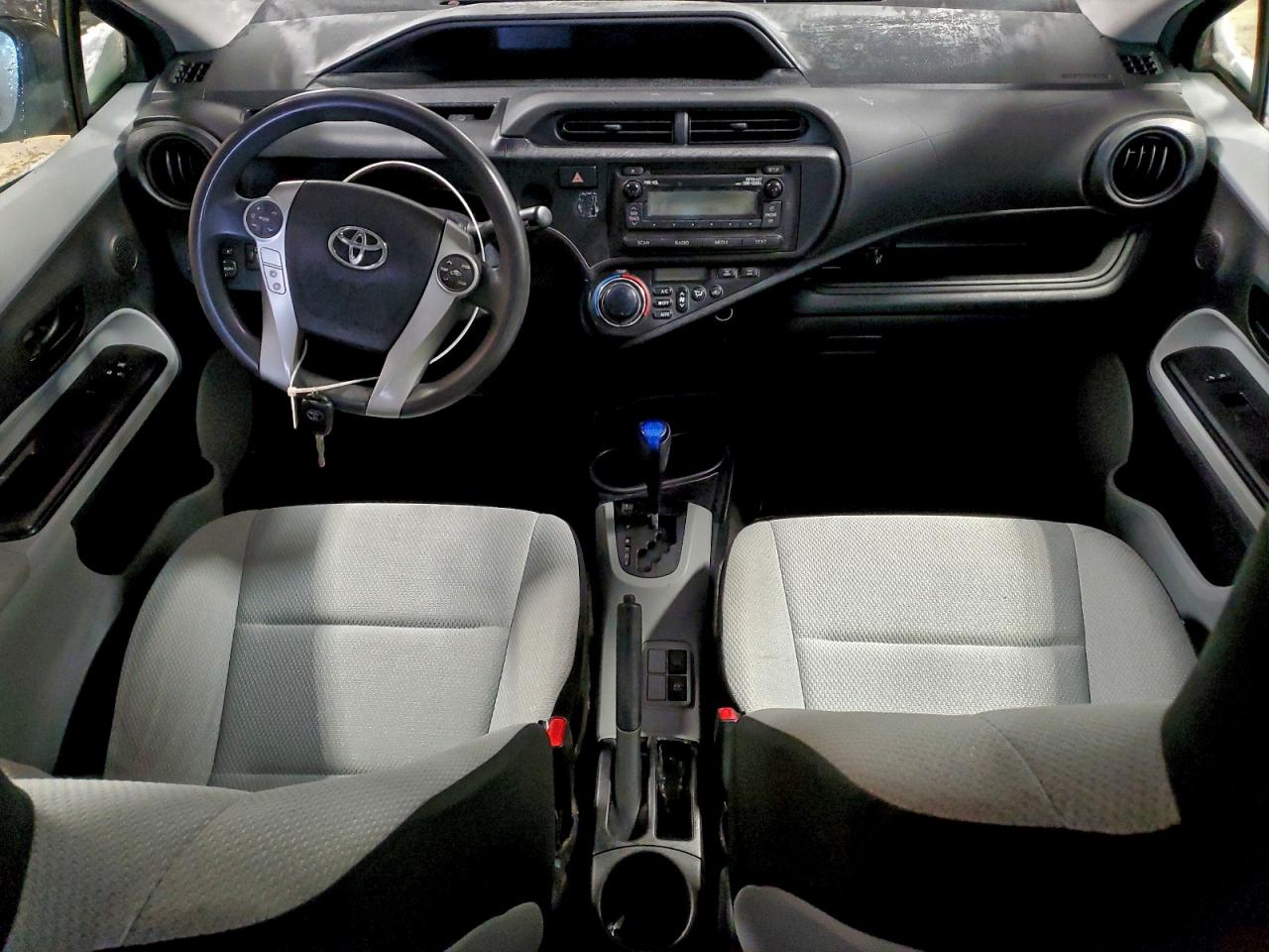 2013 TOYOTA PRIUS C photo 8