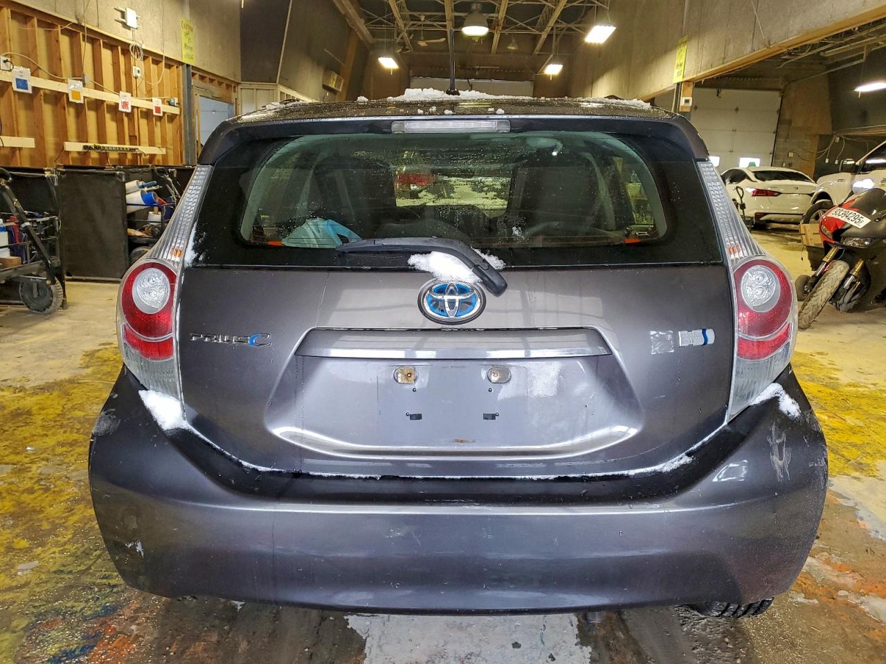 2013 TOYOTA PRIUS C photo 6
