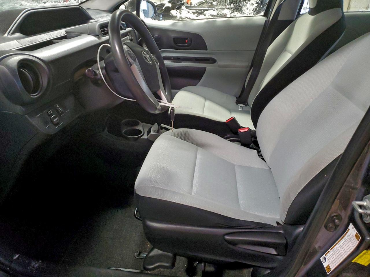 2013 TOYOTA PRIUS C photo 7