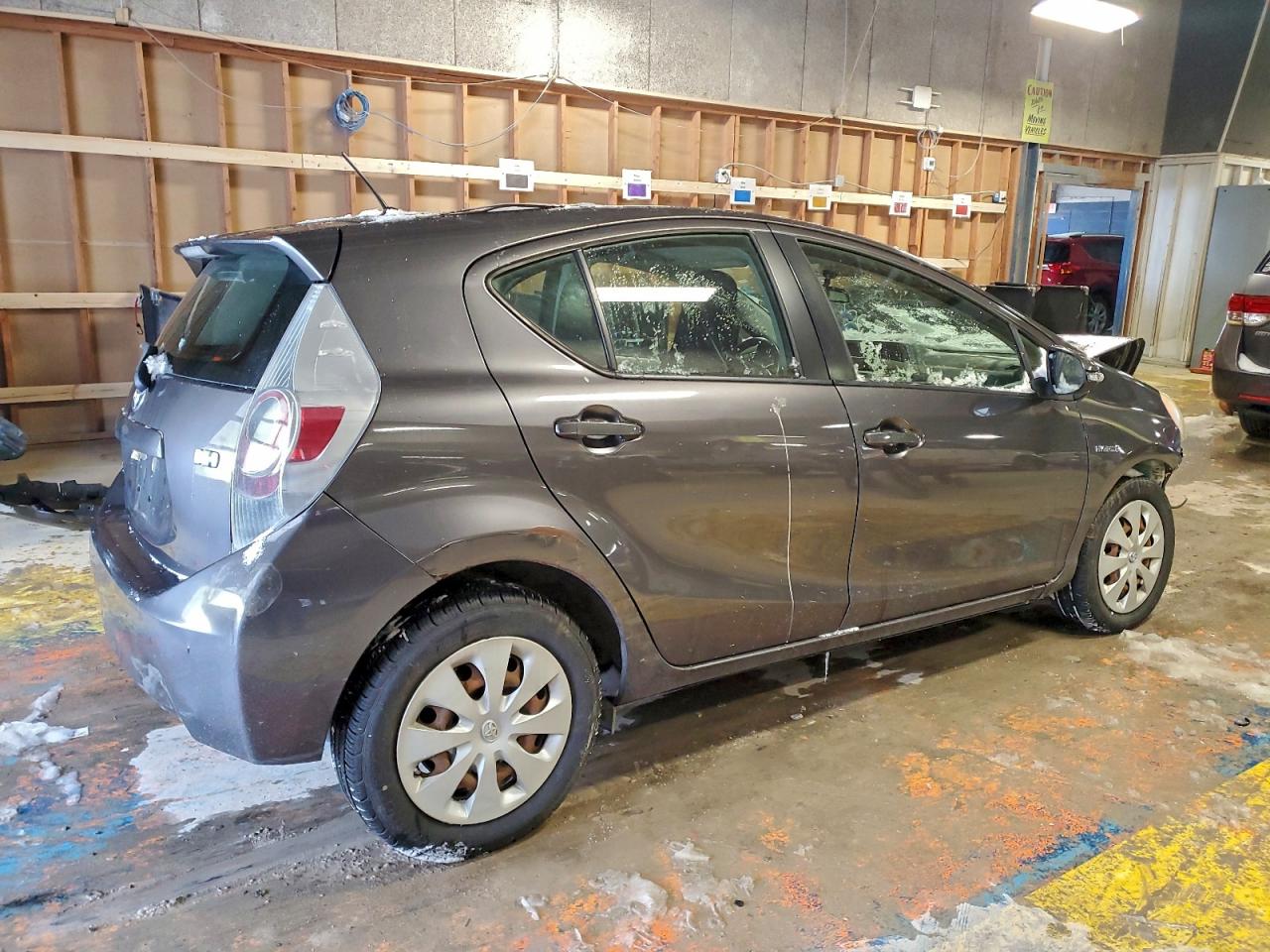 2013 TOYOTA PRIUS C photo 3