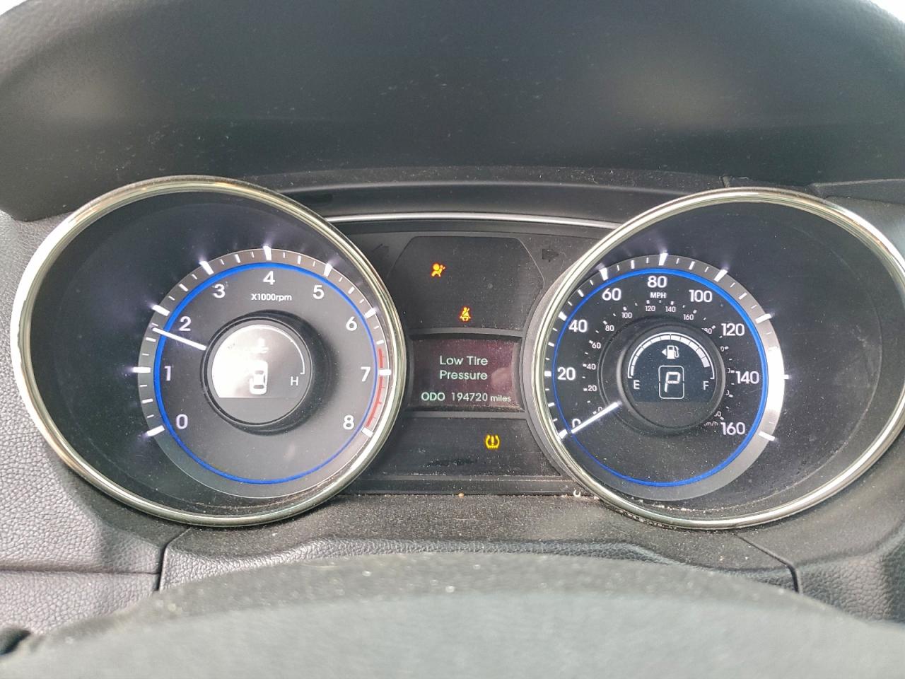 2011 HYUNDAI SONATA SE photo 9