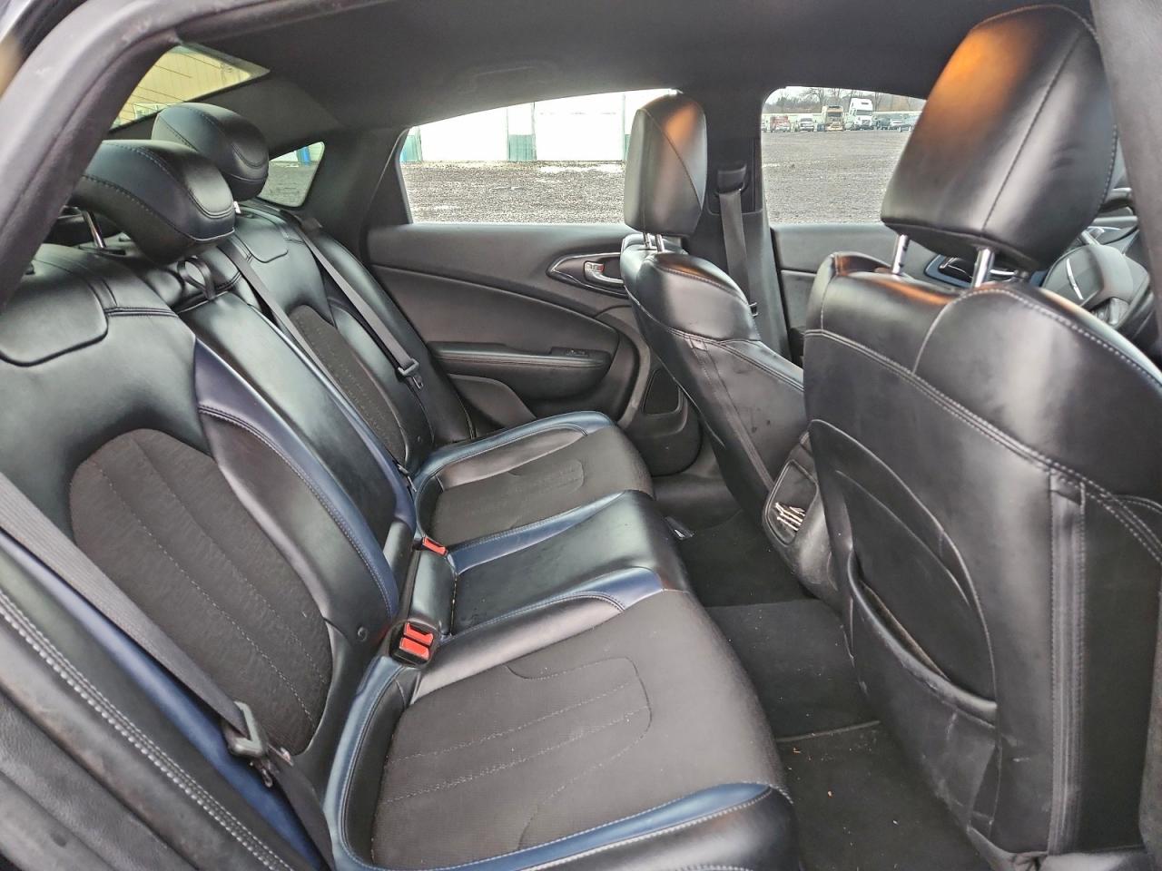 2015 CHRYSLER 200 S photo 10