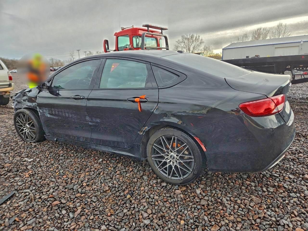 2015 CHRYSLER 200 S photo 2