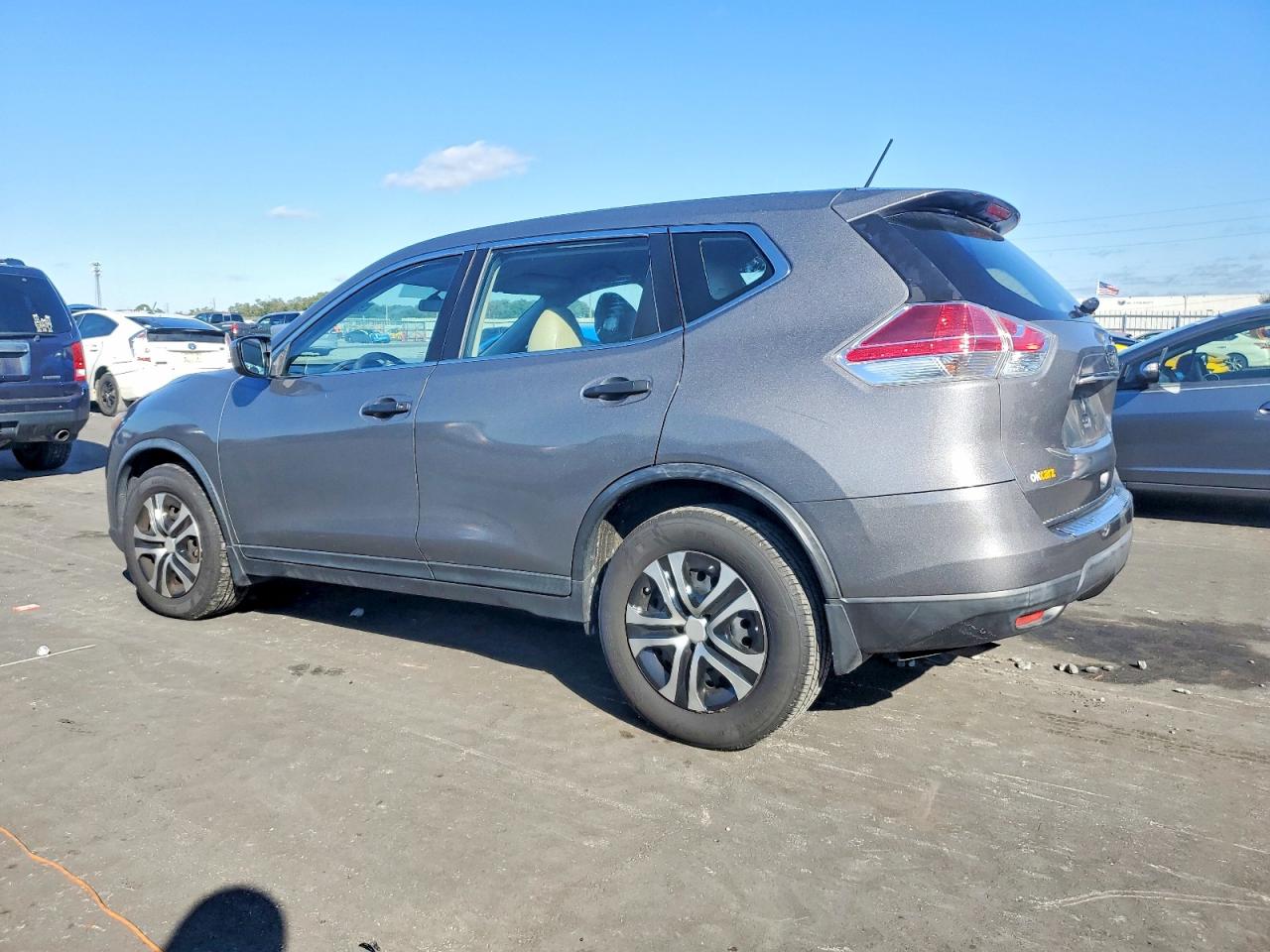 2016 NISSAN ROGUE S photo 3
