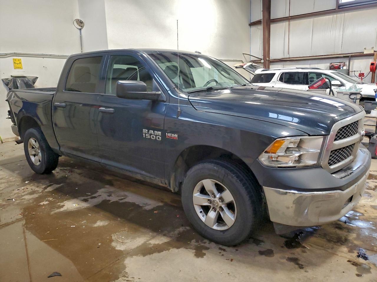 2014 RAM 1500 ST photo 4