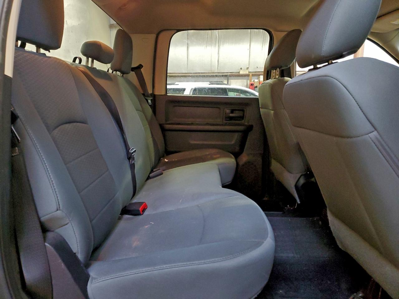 2014 RAM 1500 ST photo 10