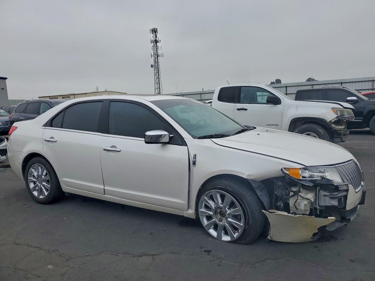 2011 LINCOLN MKZ photo 4