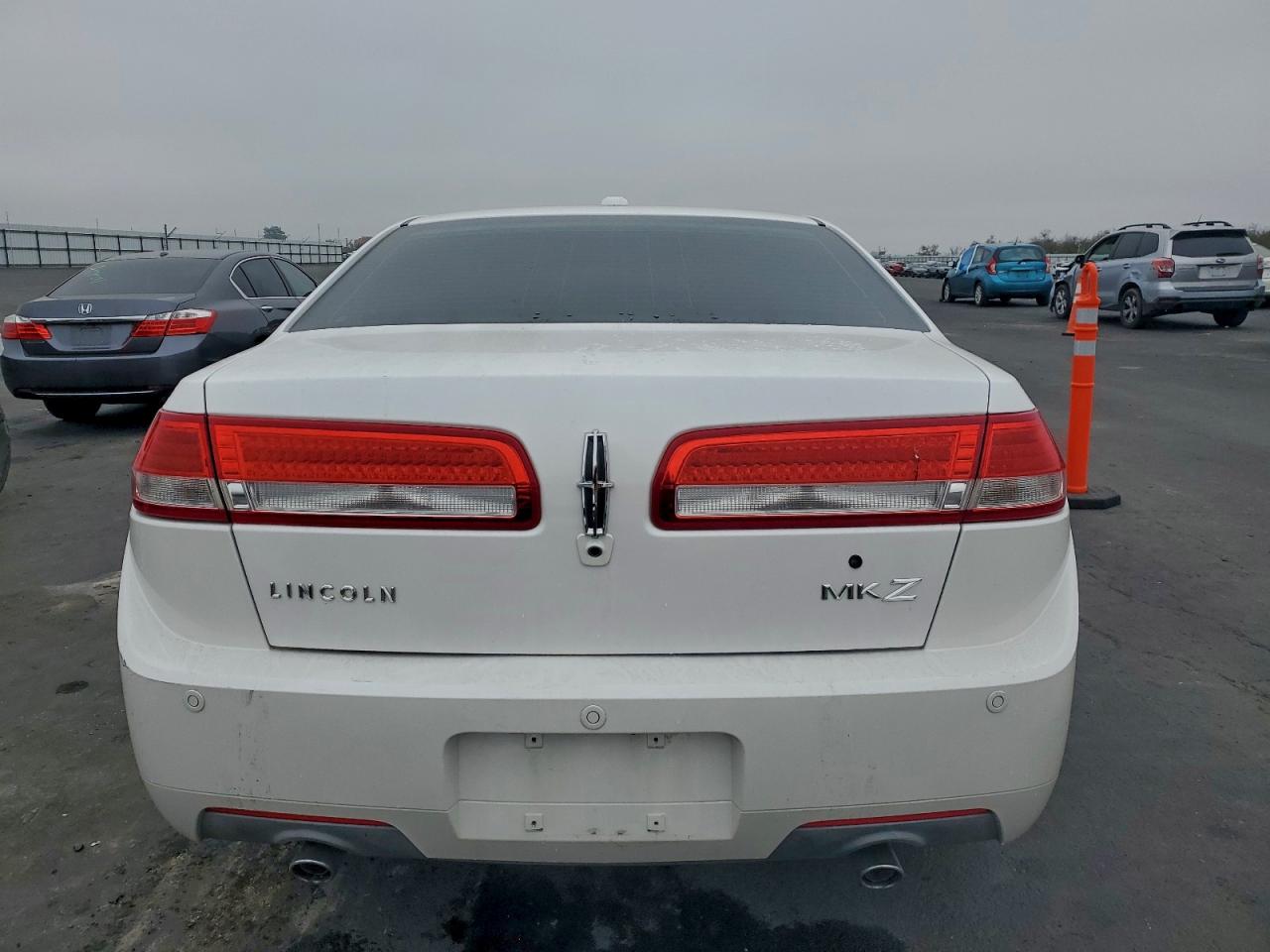 2011 LINCOLN MKZ photo 6
