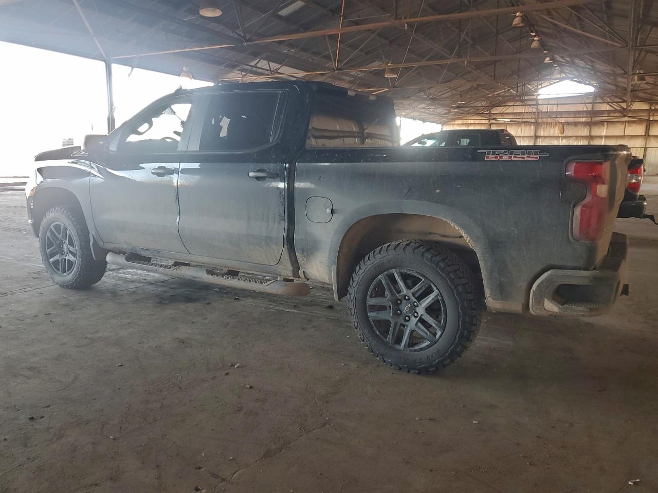 2024 CHEVROLET SILVERADO K1500 TRAIL BOSS CUSTOM photo 2