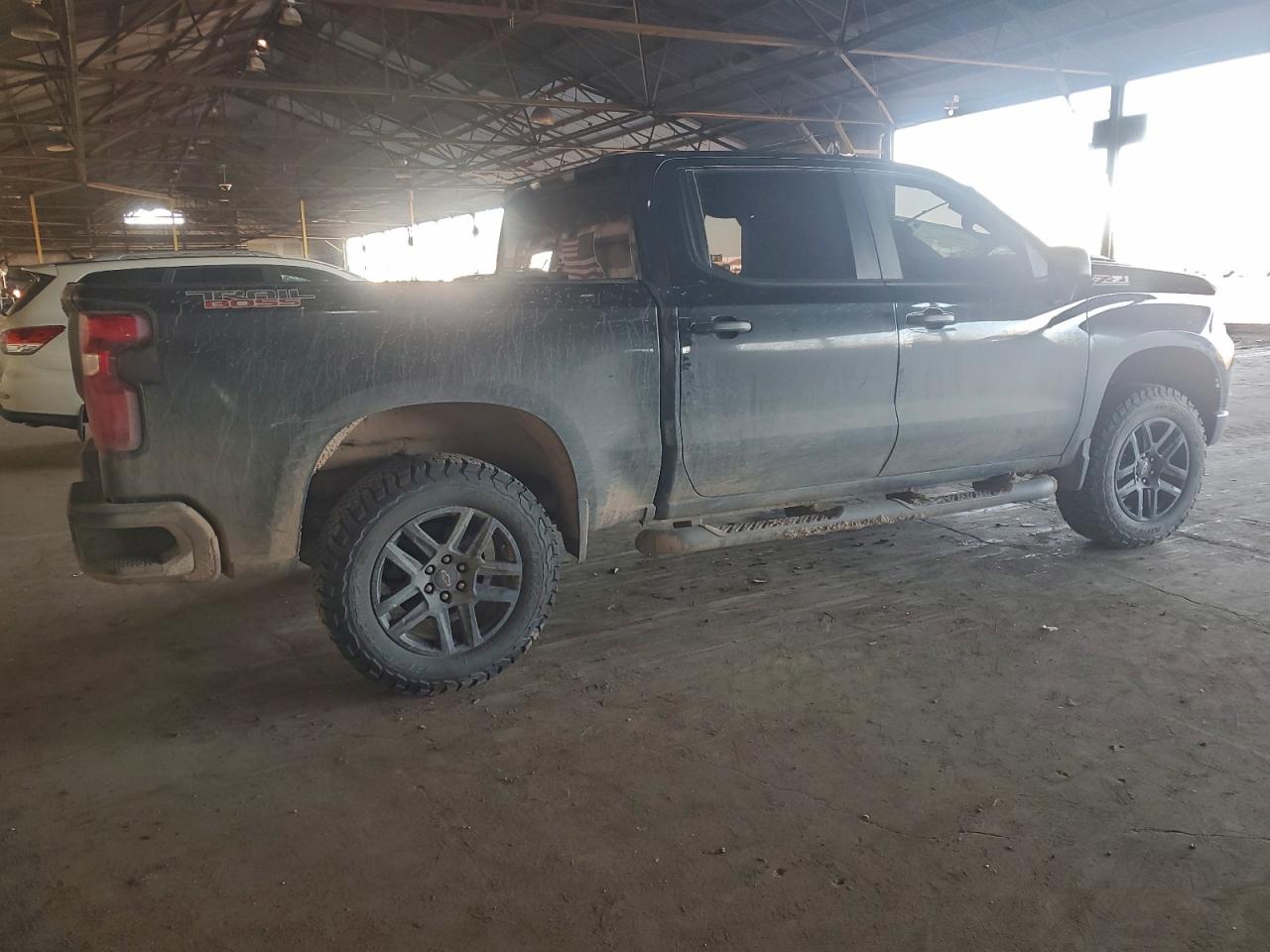 2024 CHEVROLET SILVERADO K1500 TRAIL BOSS CUSTOM photo 3