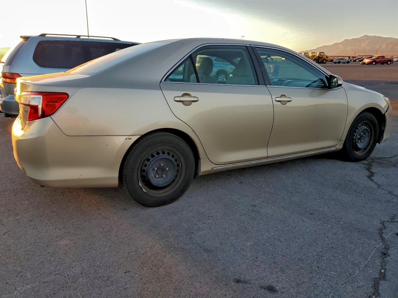 2012 TOYOTA CAMRY BASE photo 3
