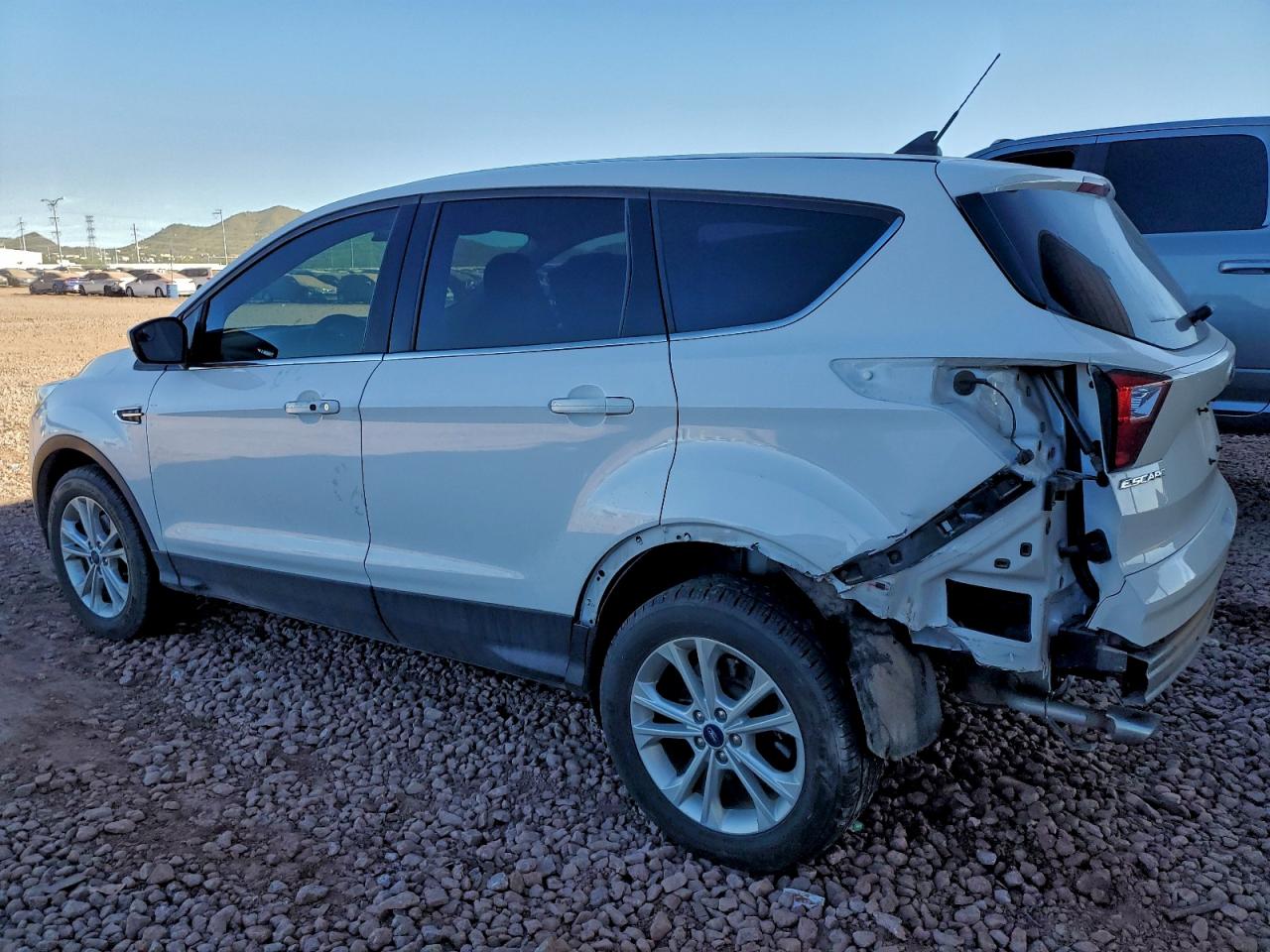 2019 FORD ESCAPE SE photo 2