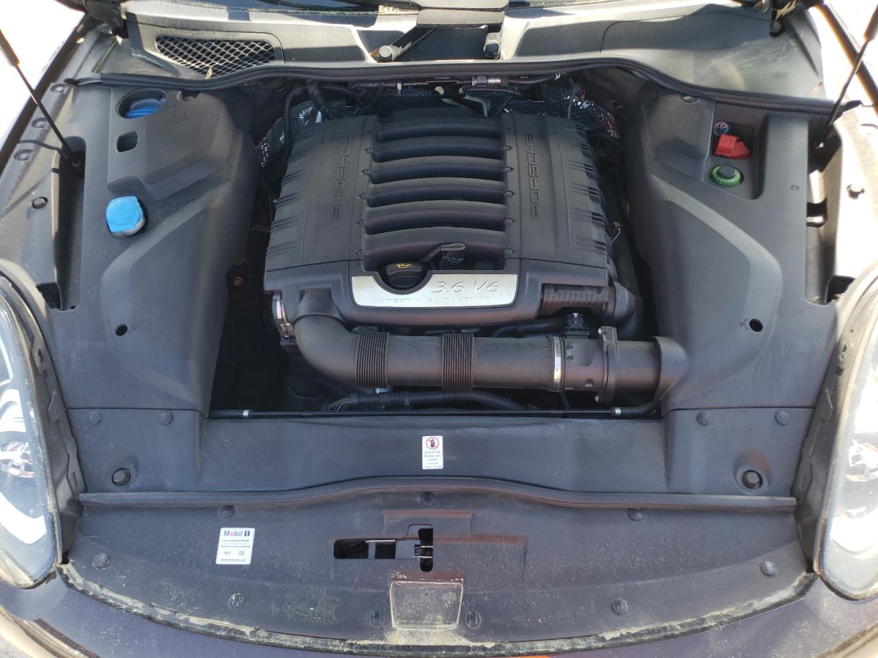 2018 PORSCHE CAYENNE photo 11