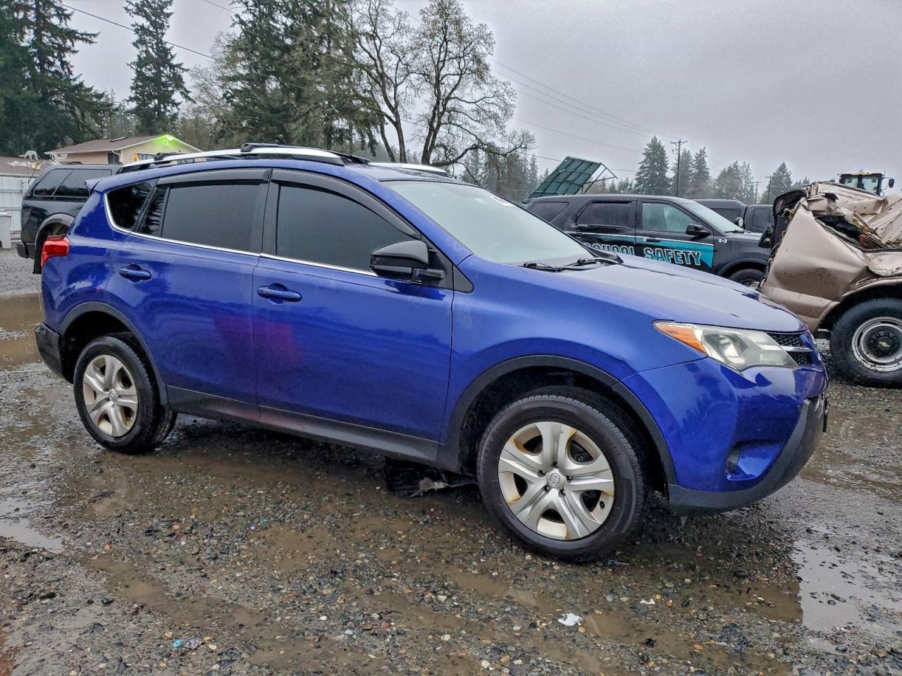 2014 TOYOTA RAV4 LE photo 4