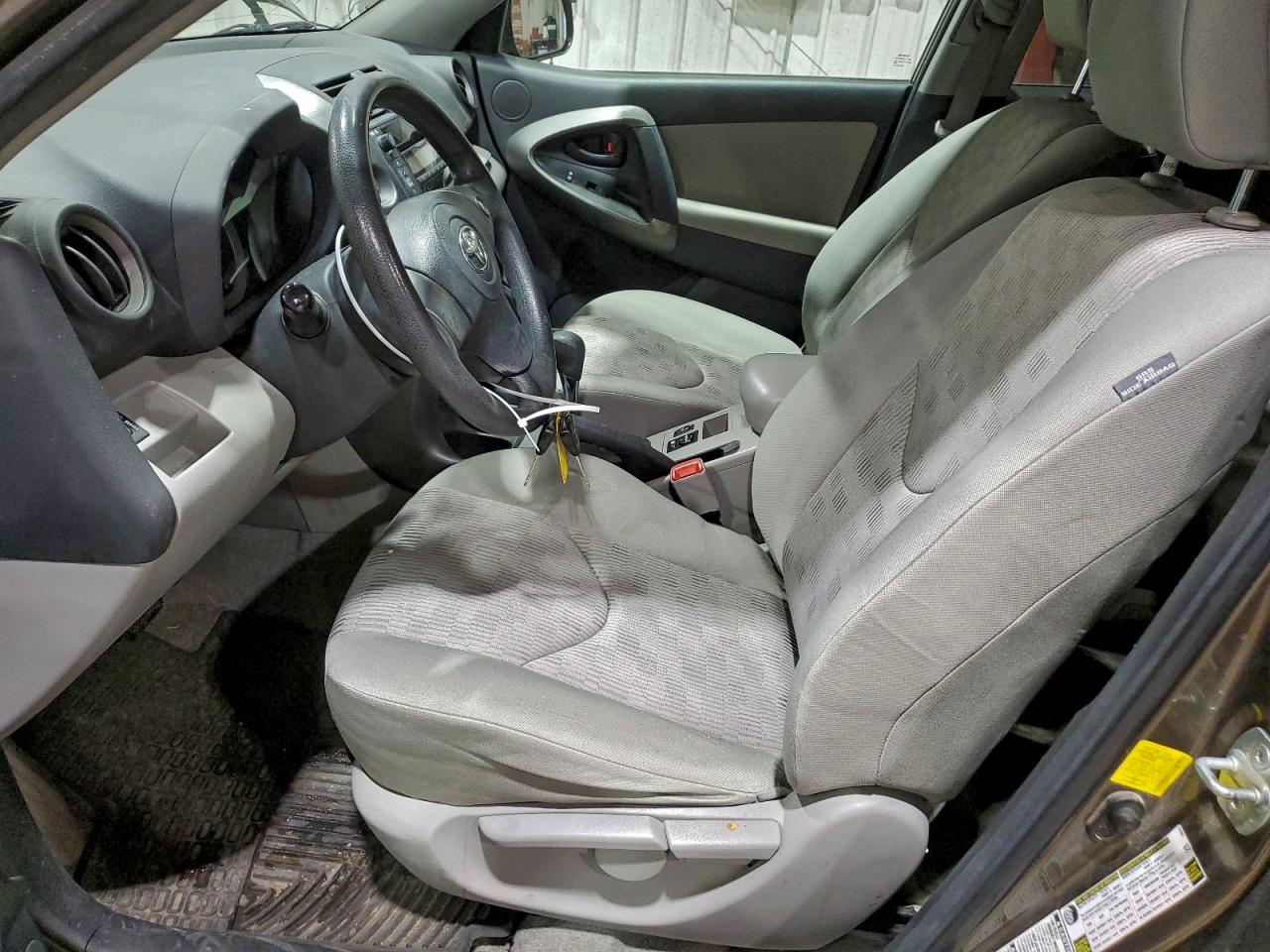 2011 TOYOTA RAV4 photo 7