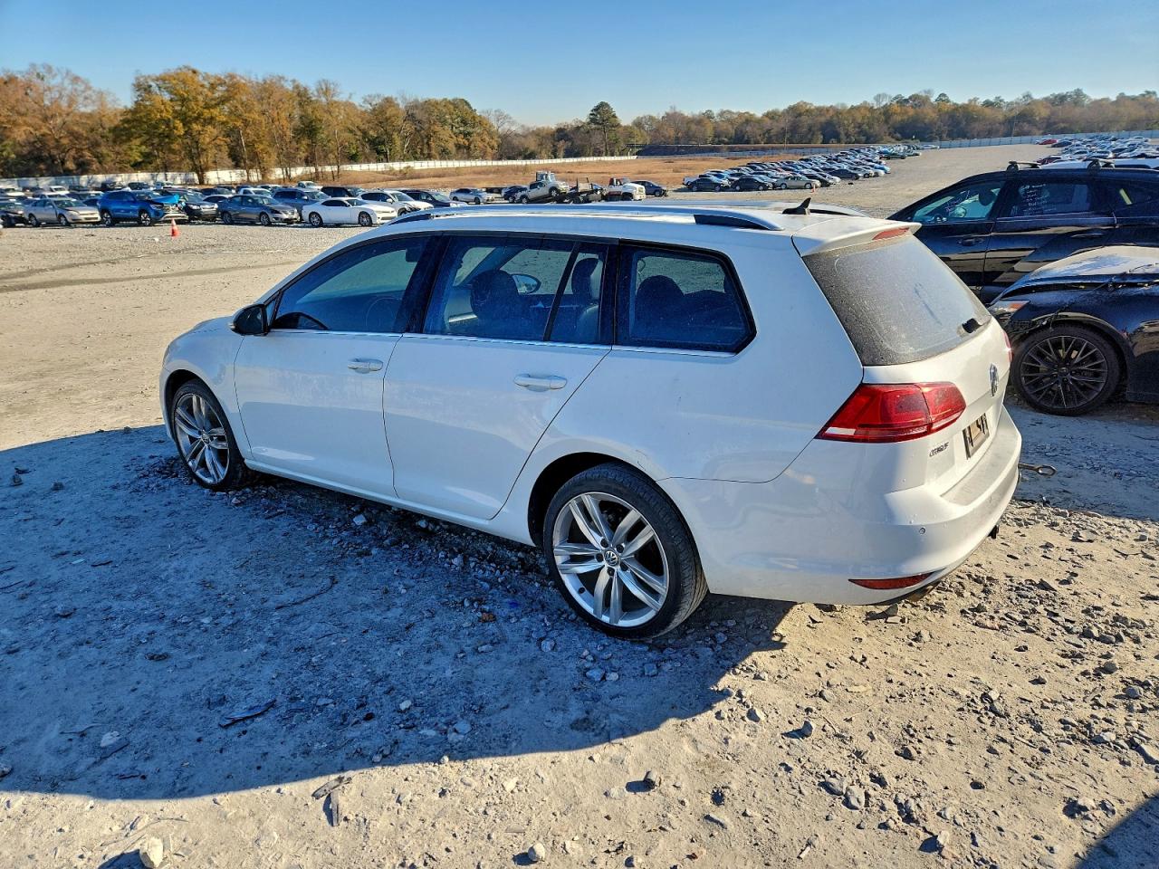 2015 VOLKSWAGEN GOLF SPORTWAGEN TDI S photo 2