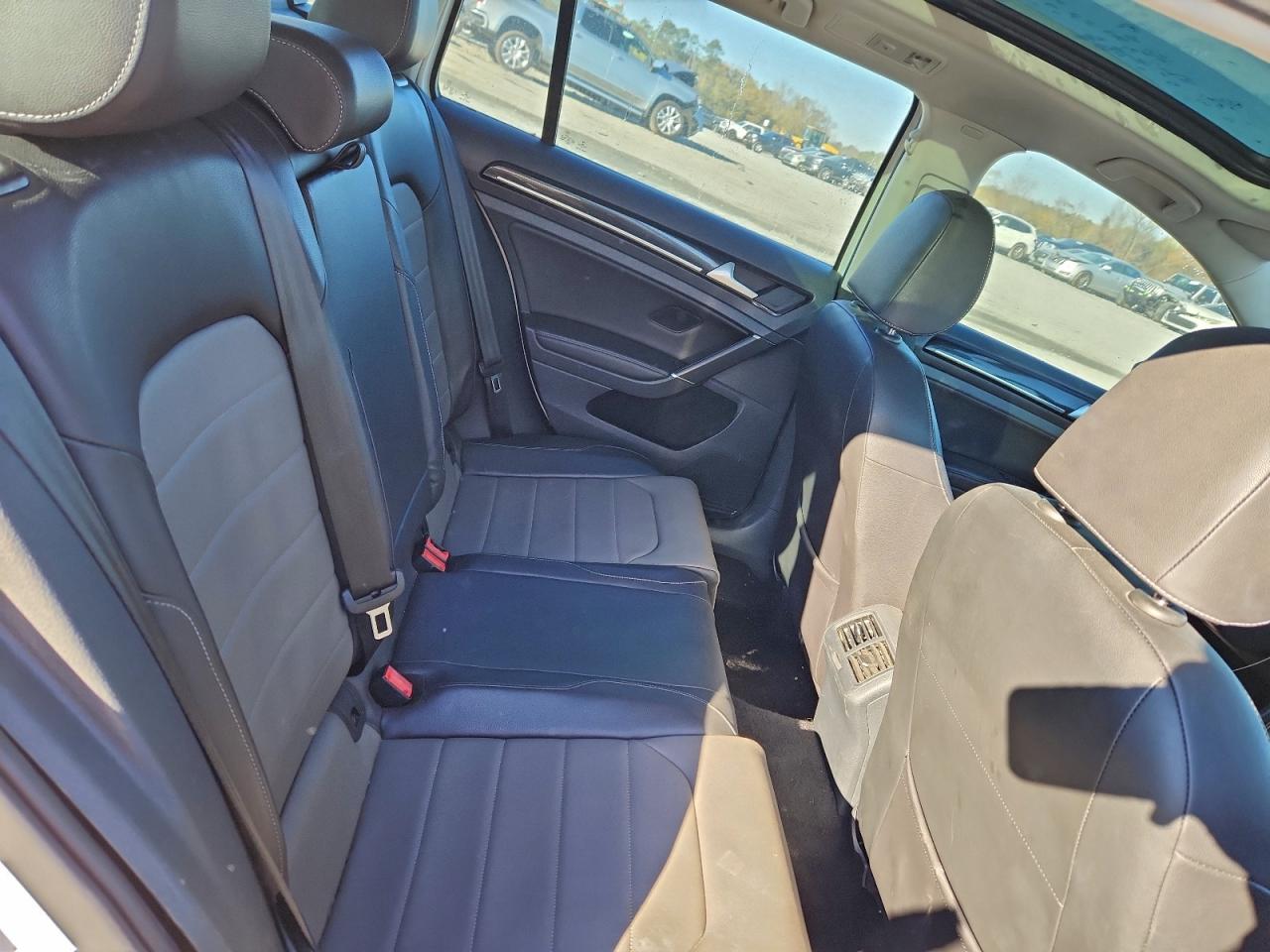 2015 VOLKSWAGEN GOLF SPORTWAGEN TDI S photo 10