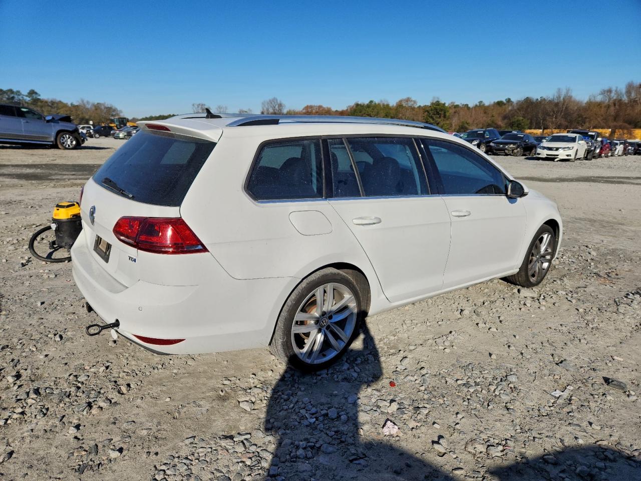 2015 VOLKSWAGEN GOLF SPORTWAGEN TDI S photo 3