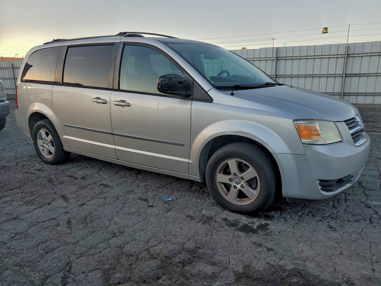 2010 DODGE GRAND CARAVAN SXT photo 4