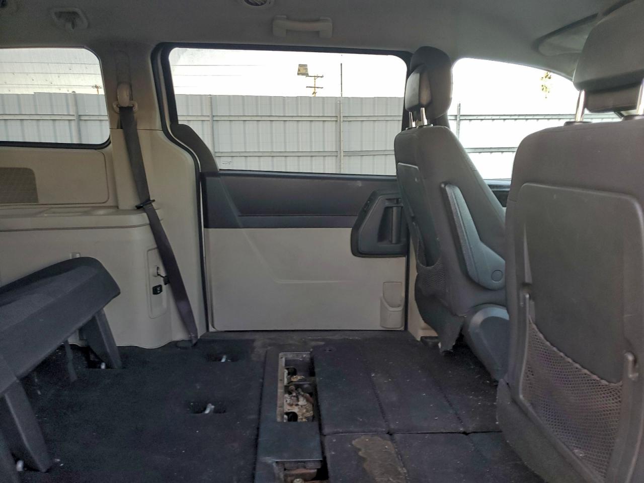 2010 DODGE GRAND CARAVAN SXT photo 11