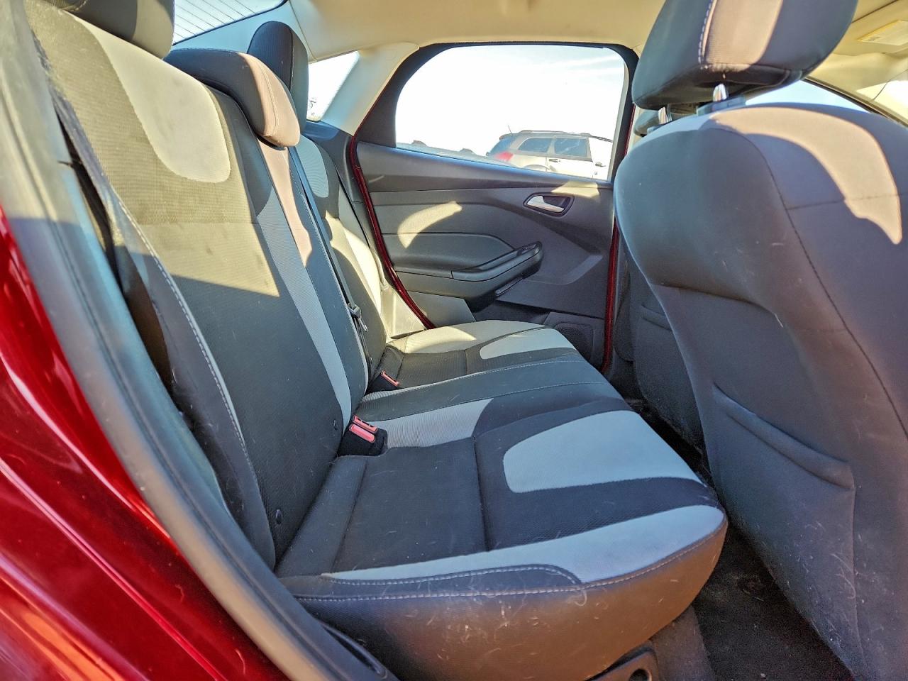2014 FORD FOCUS SE photo 10