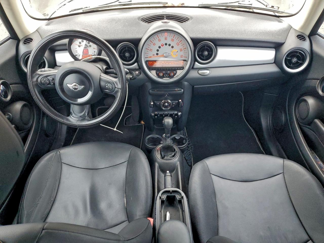 2011 MINI COOPER photo 8