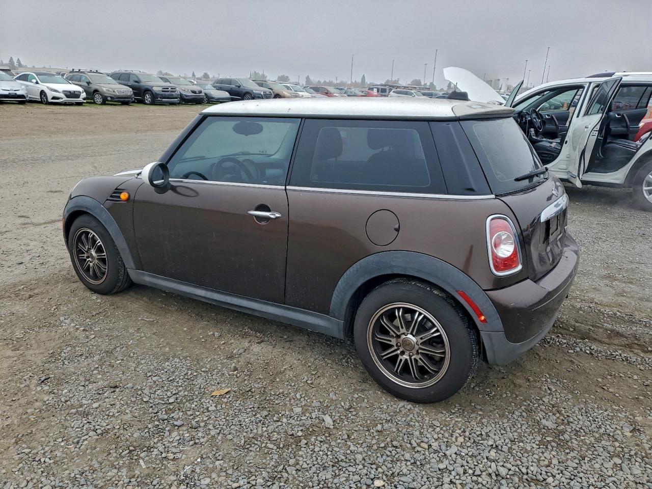 2011 MINI COOPER photo 2