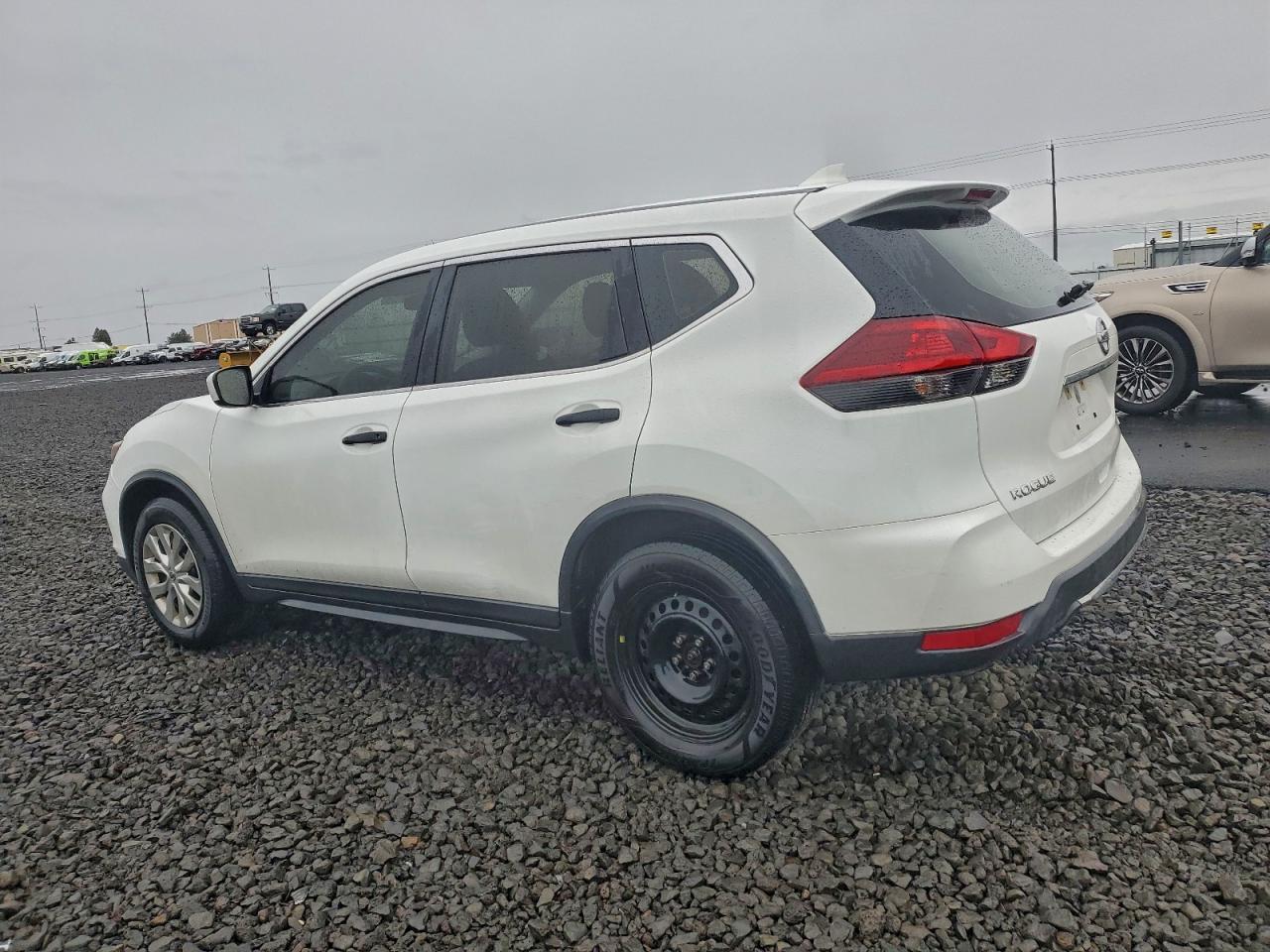 2018 NISSAN ROGUE S photo 2