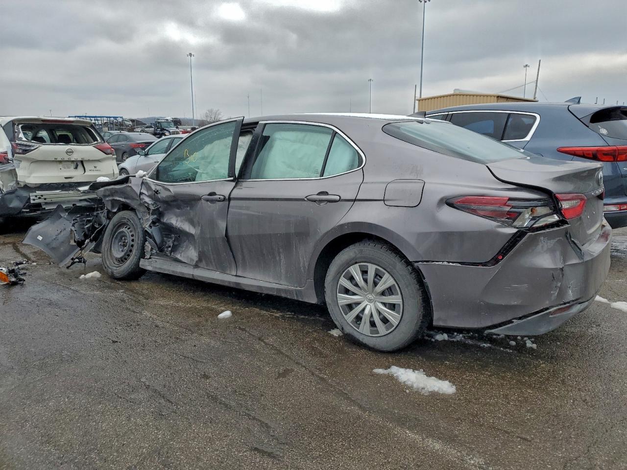2023 TOYOTA CAMRY LE photo 4