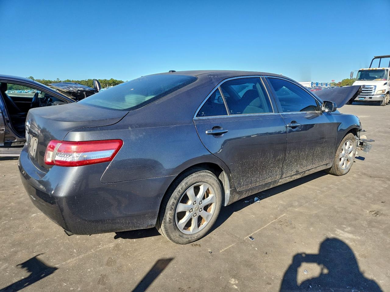 2011 TOYOTA CAMRY BASE photo 3