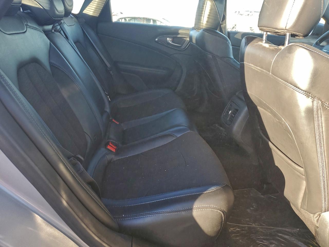 2015 CHRYSLER 200 S photo 10