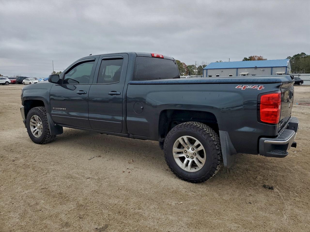 2017 CHEVROLET SILVERADO K1500 LT photo 2