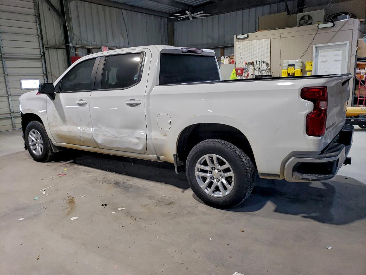 2021 CHEVROLET SILVERADO K1500 LT photo 2