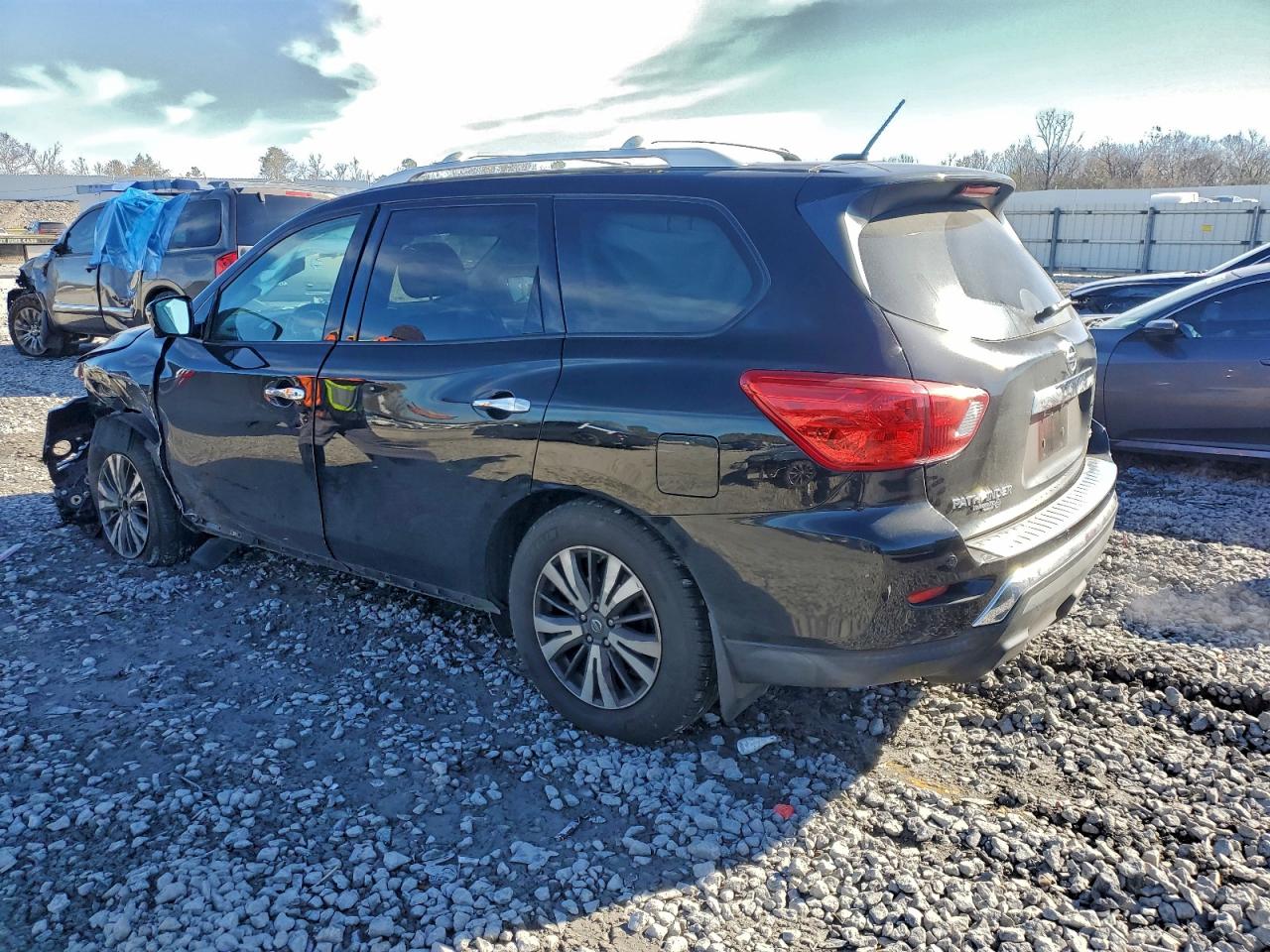 2017 NISSAN PATHFINDER S photo 2