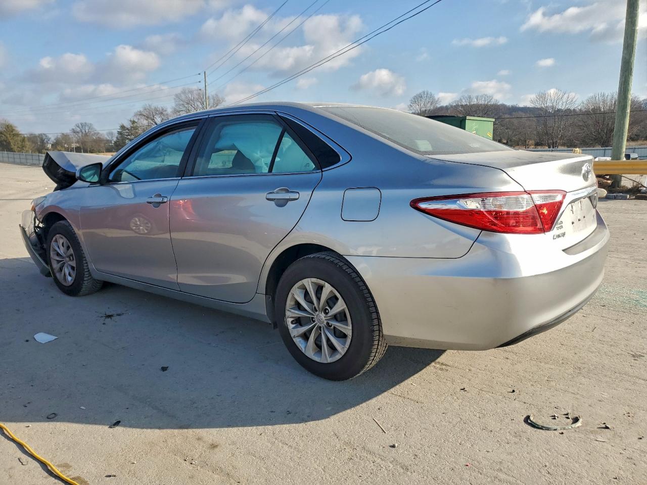 2016 TOYOTA CAMRY LE photo 2