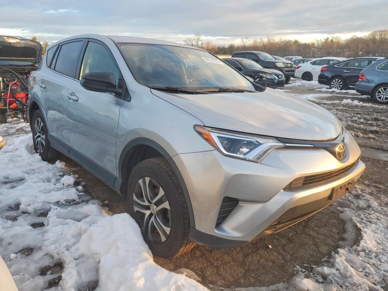 2018 TOYOTA RAV4 LE photo 4