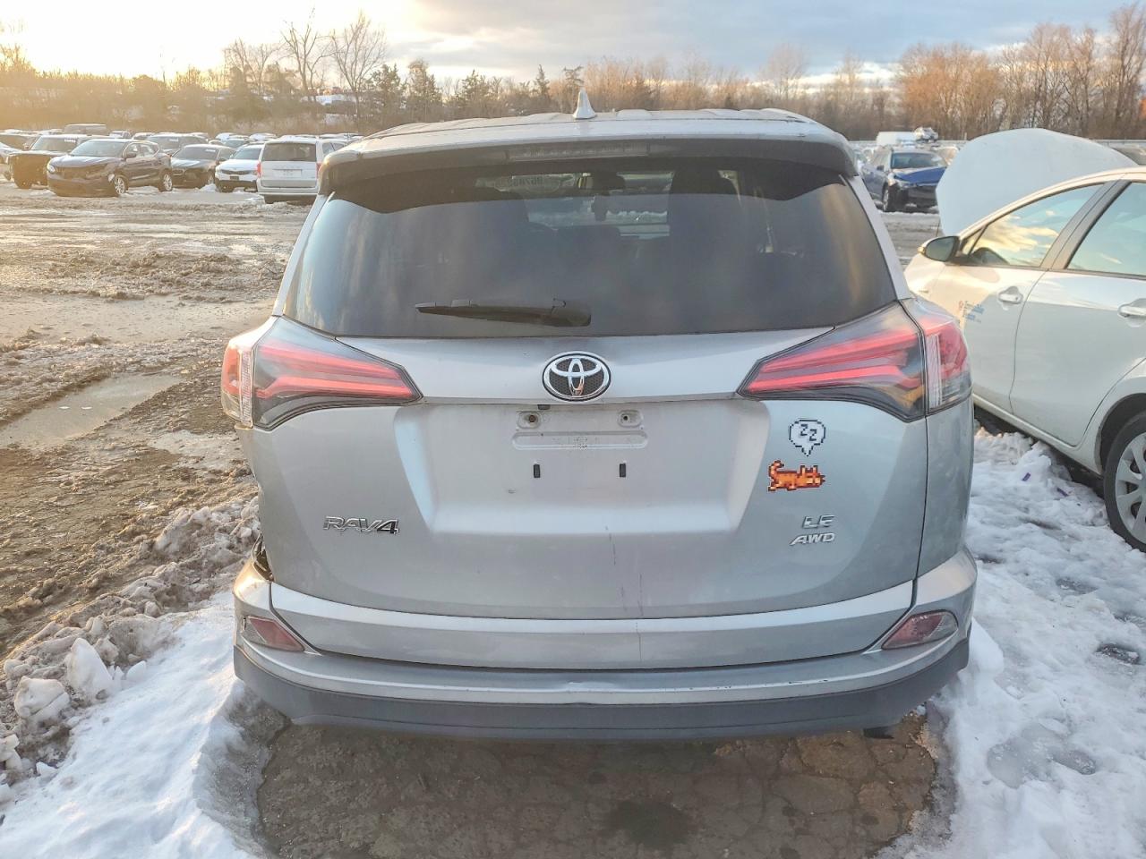 2018 TOYOTA RAV4 LE photo 6