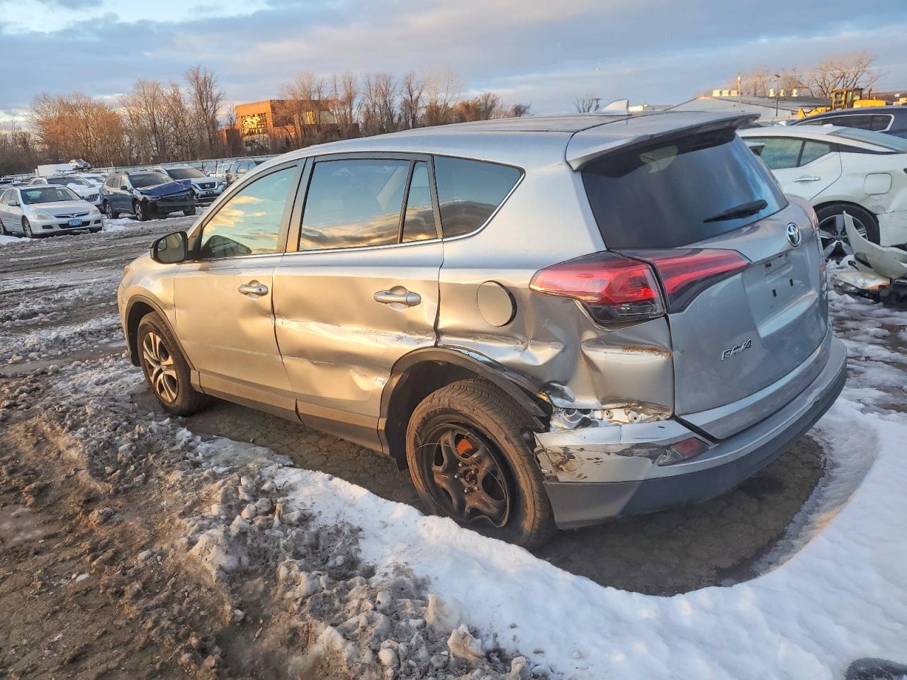 2018 TOYOTA RAV4 LE photo 2