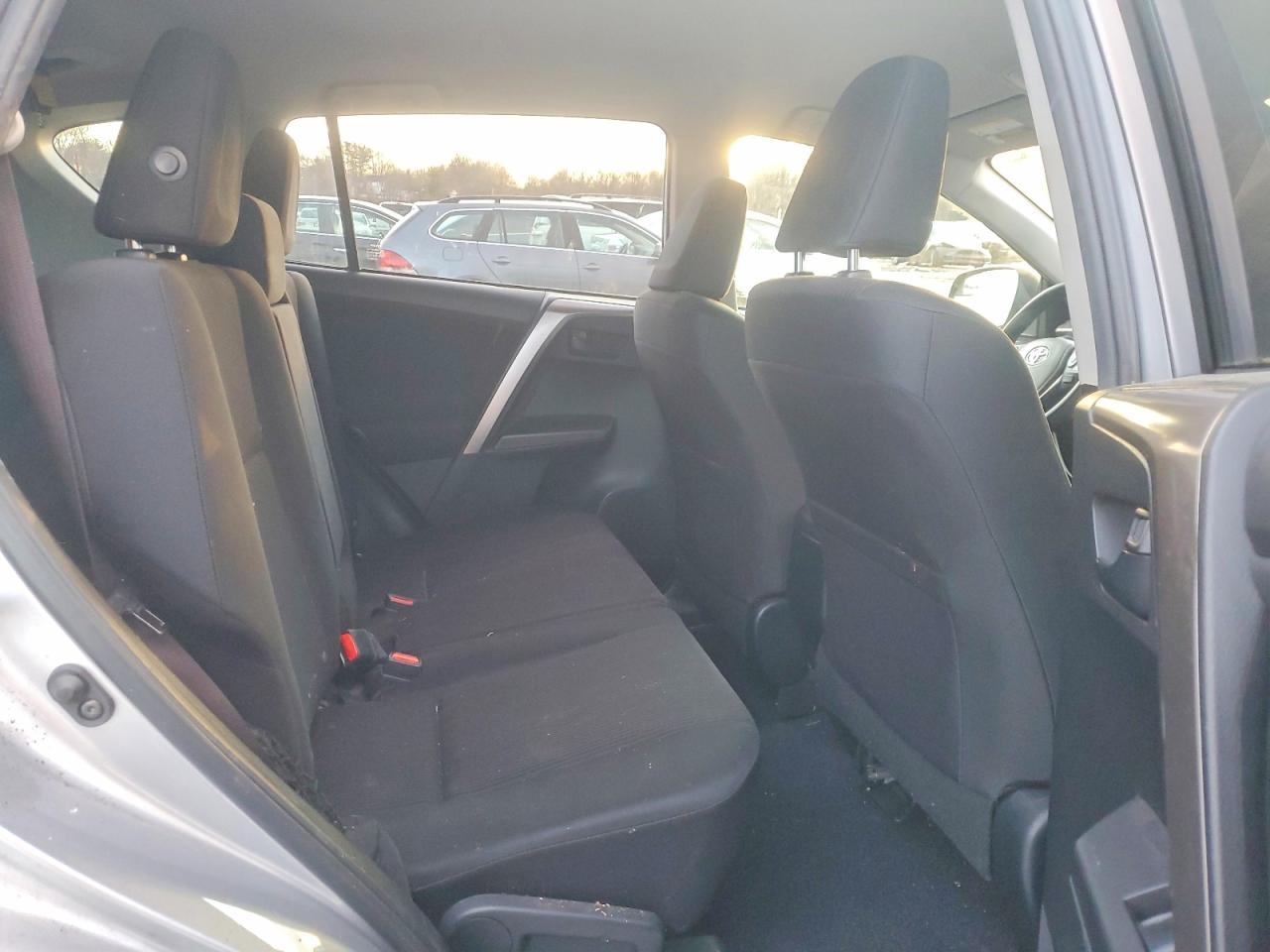 2018 TOYOTA RAV4 LE photo 11