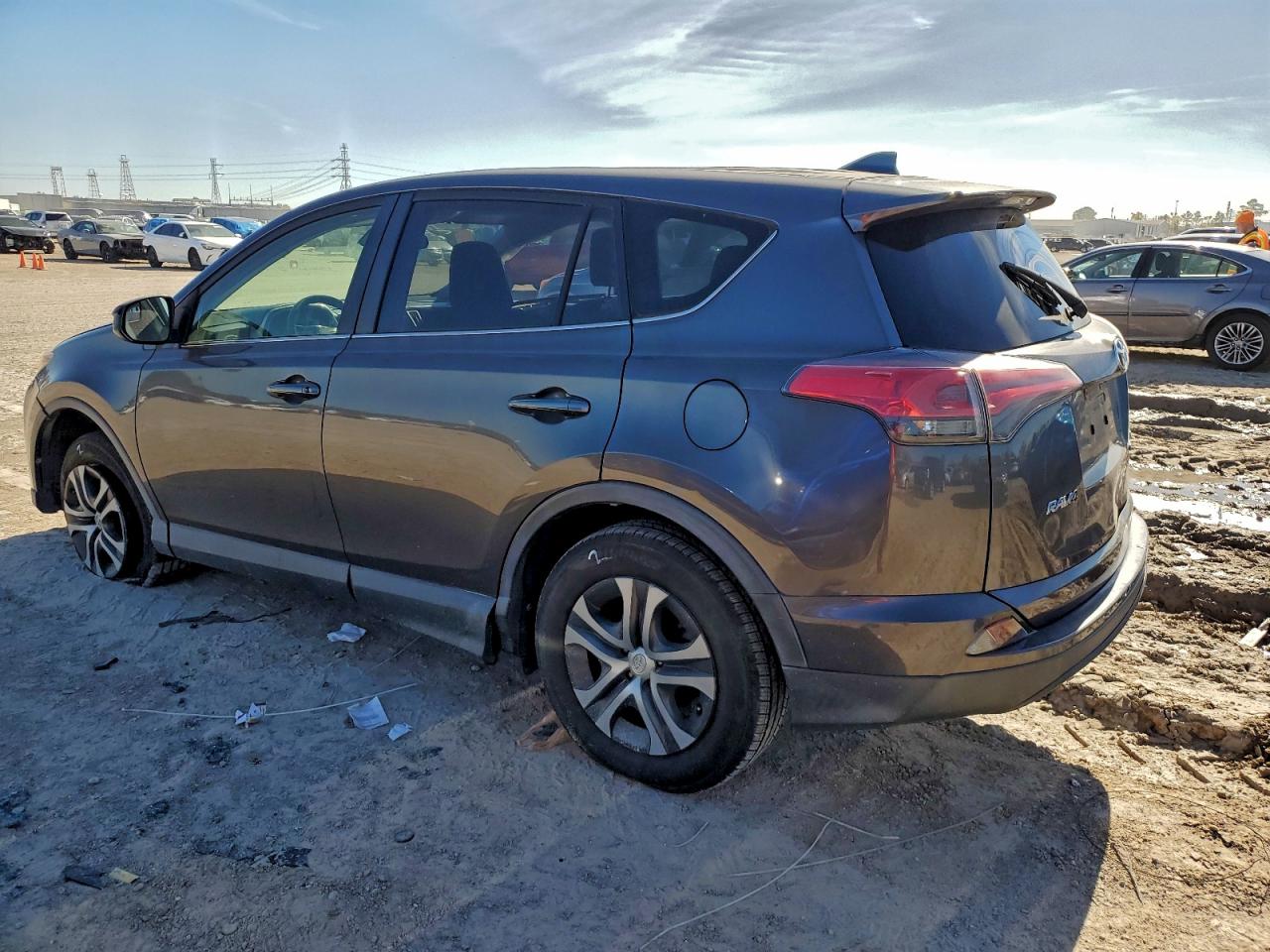 2018 TOYOTA RAV4 LE photo 2