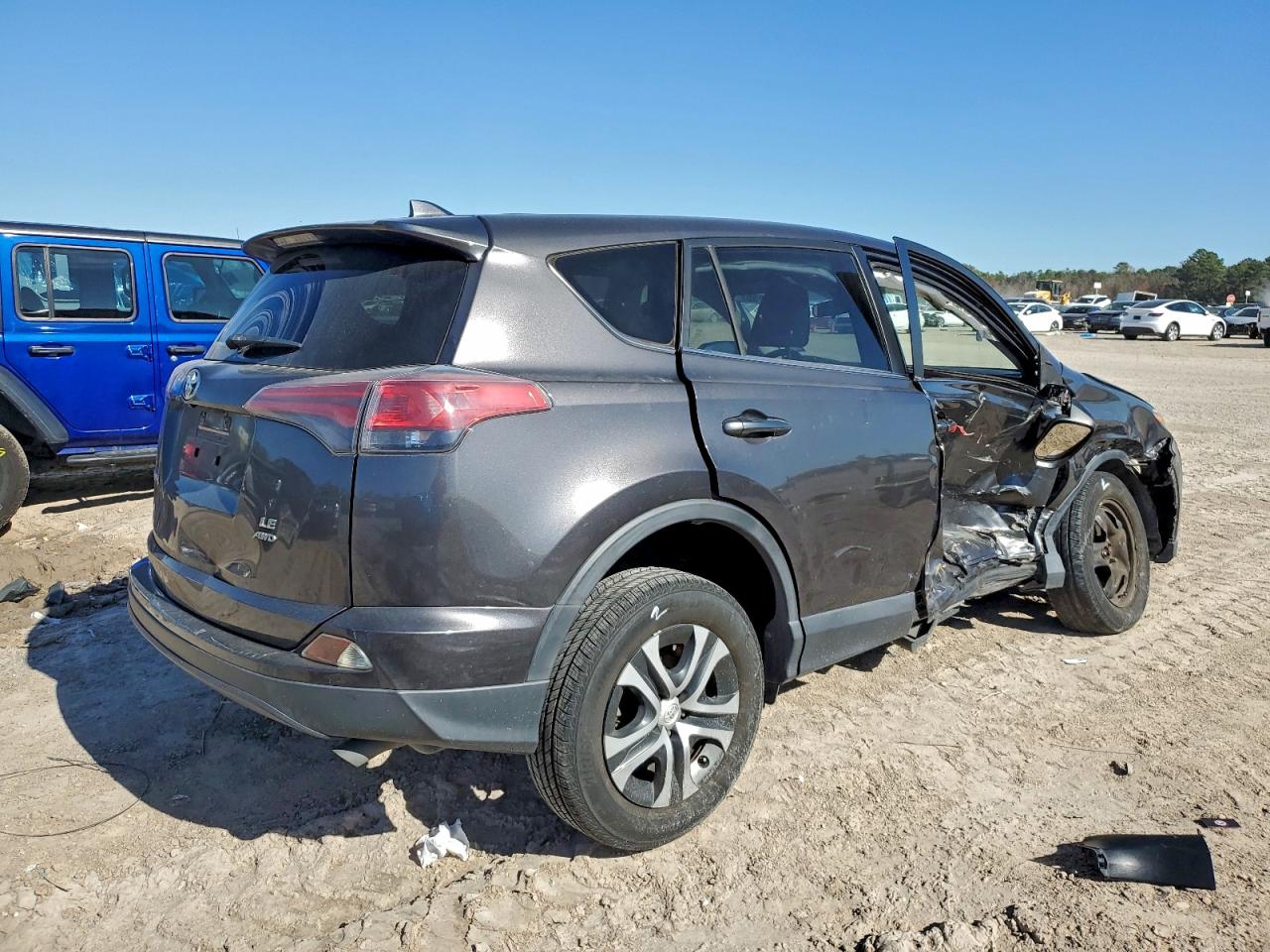 2018 TOYOTA RAV4 LE photo 3