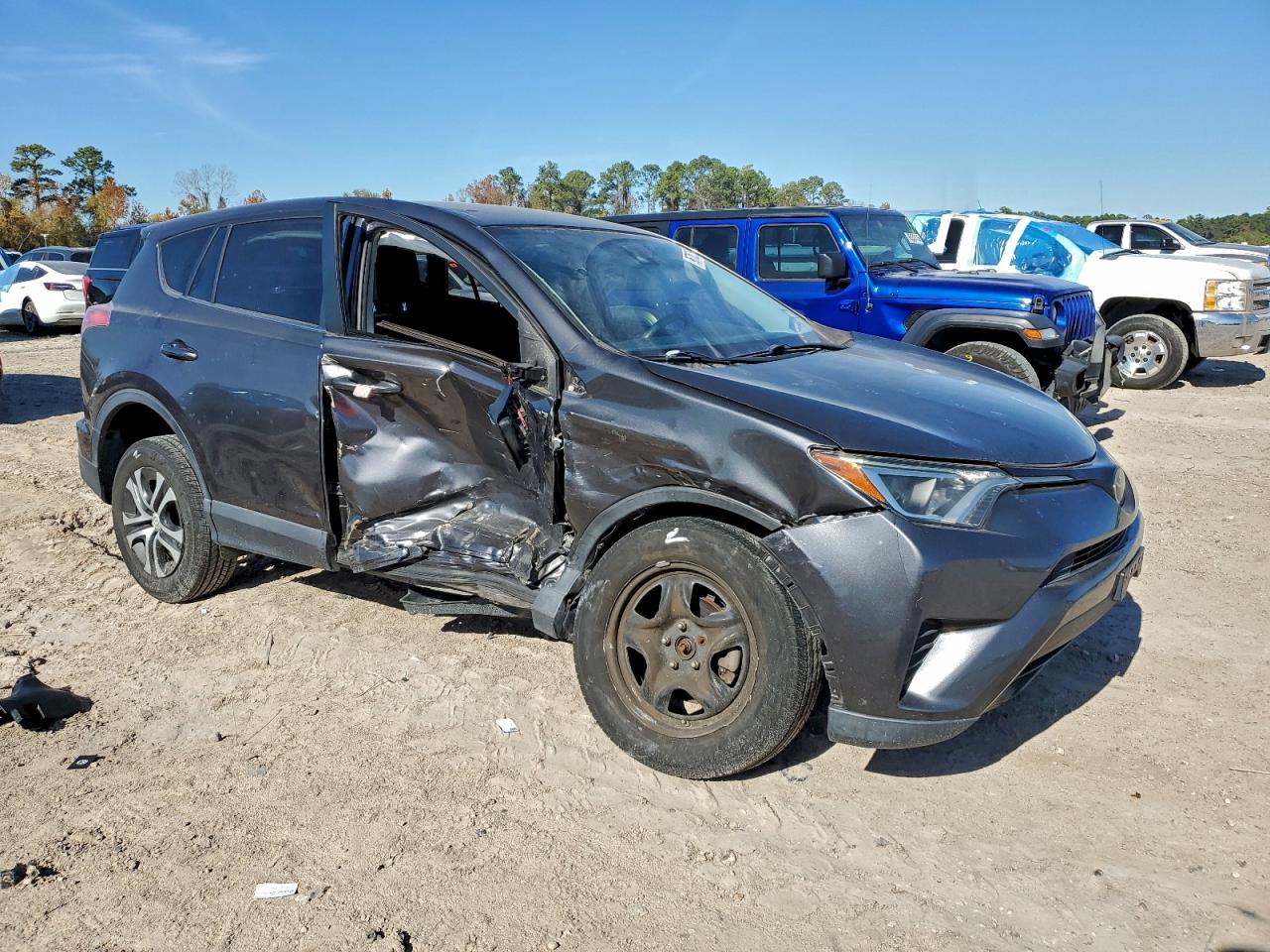 2018 TOYOTA RAV4 LE photo 4