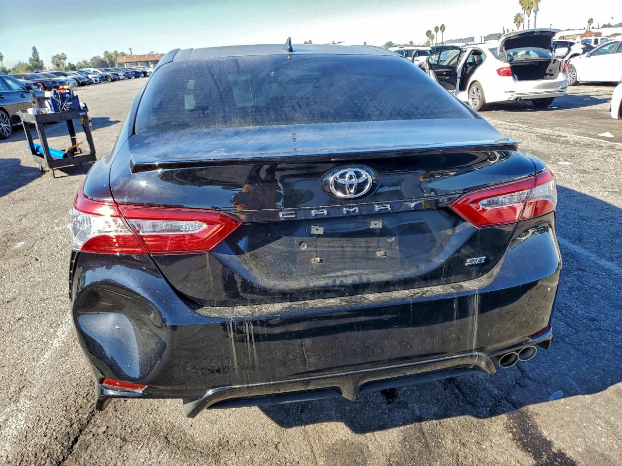 2020 TOYOTA CAMRY SE photo 6