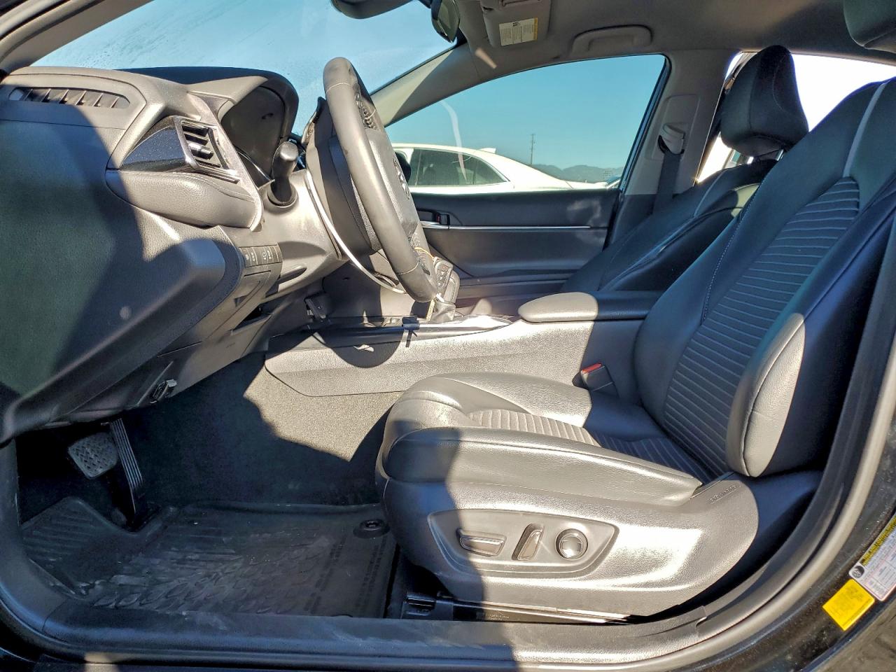 2020 TOYOTA CAMRY SE photo 7