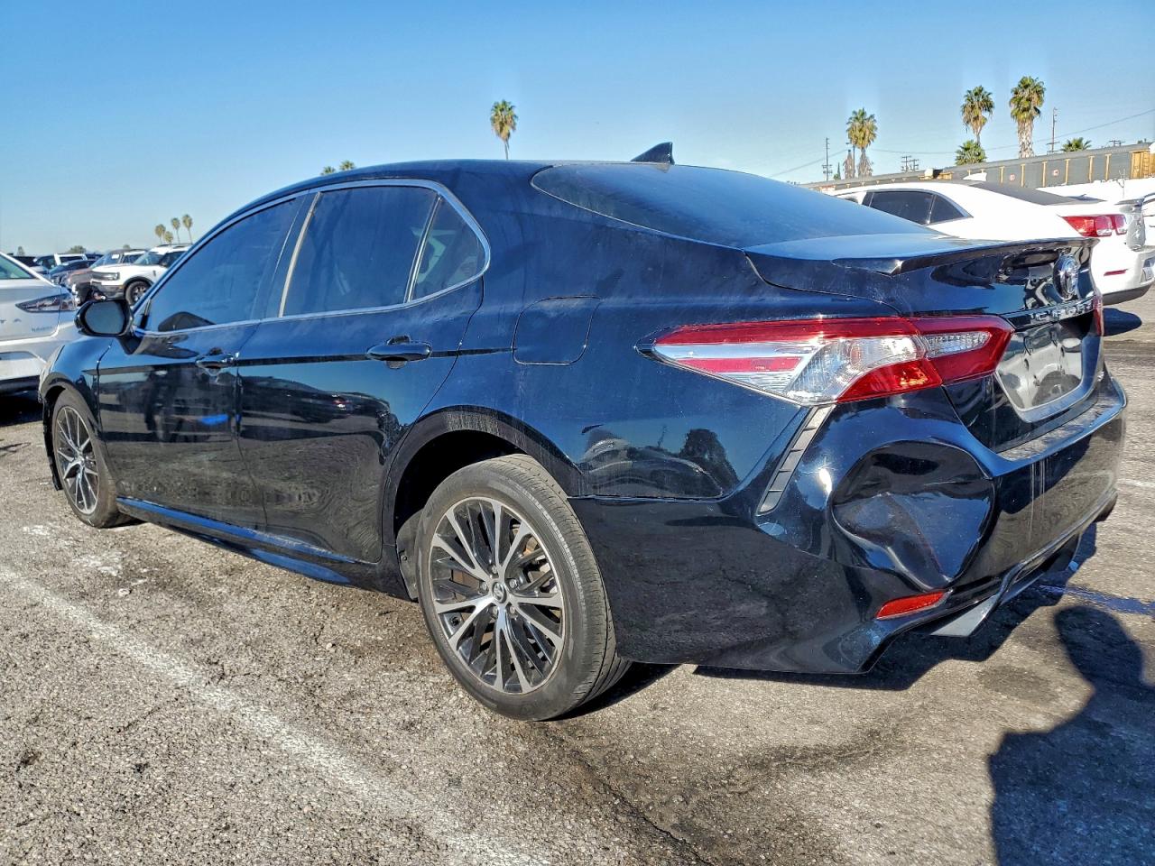 2020 TOYOTA CAMRY SE photo 2