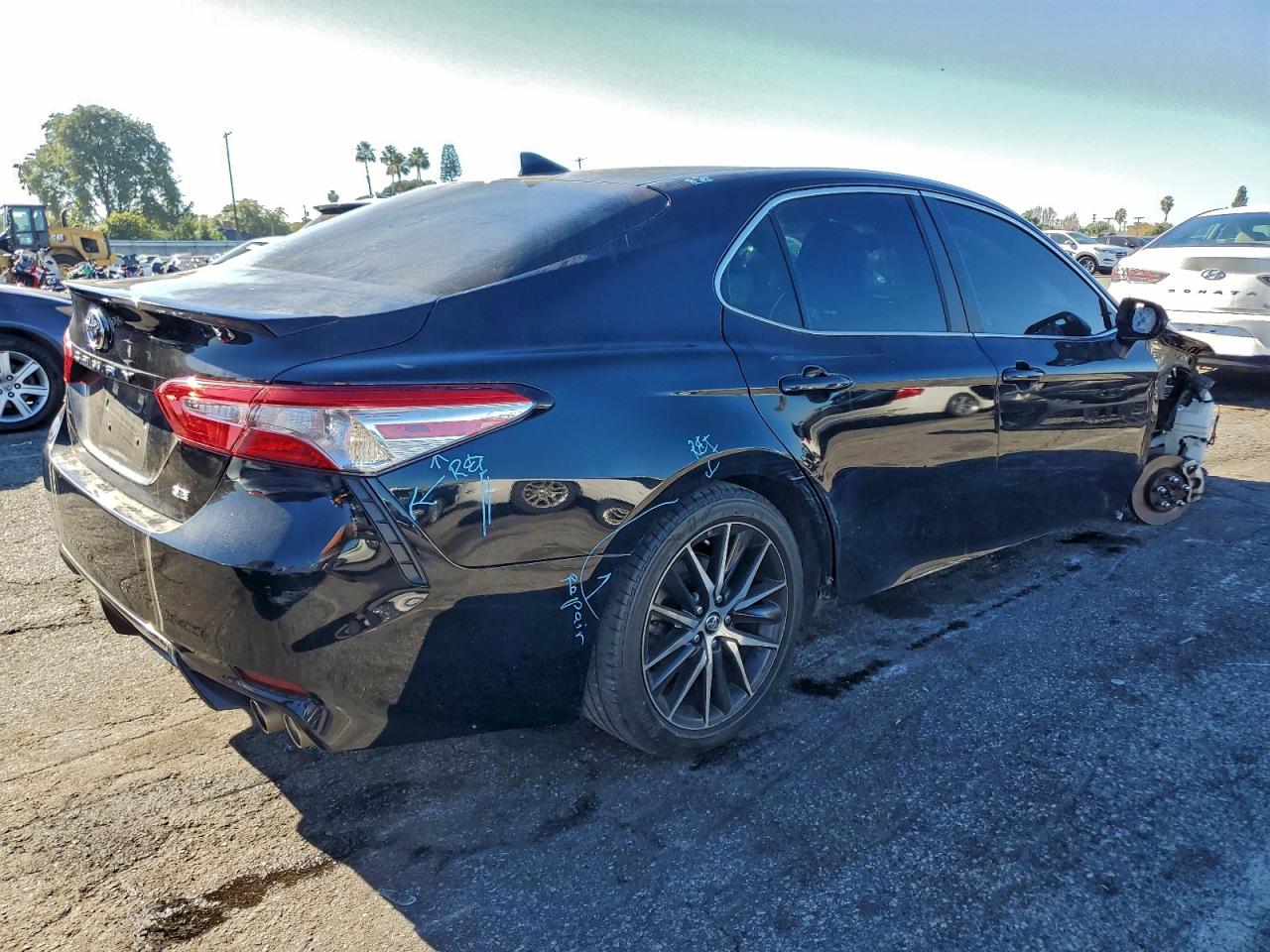 2020 TOYOTA CAMRY SE photo 3